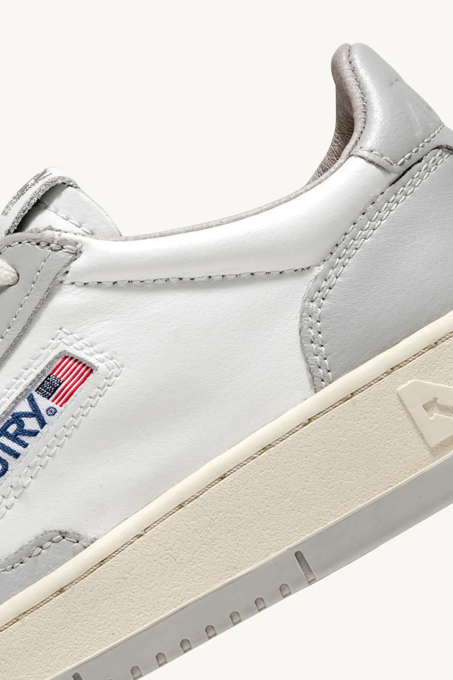 AUTRY Low Leather Sneakers Medalist  