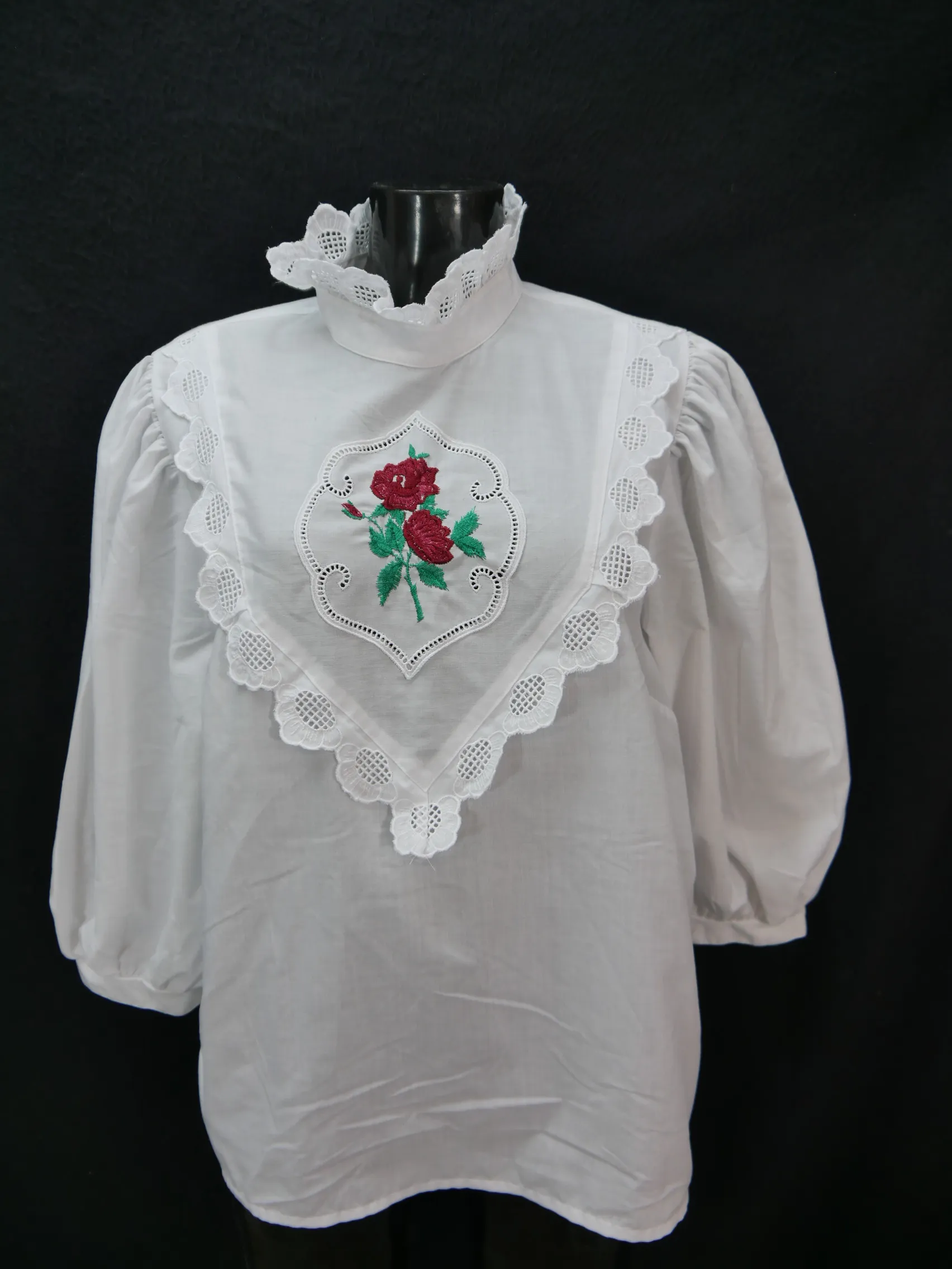 Gr.46 Trachtenbluse weiß Bluse Baumwollmischung mit Stickerei und Spitze TB6205