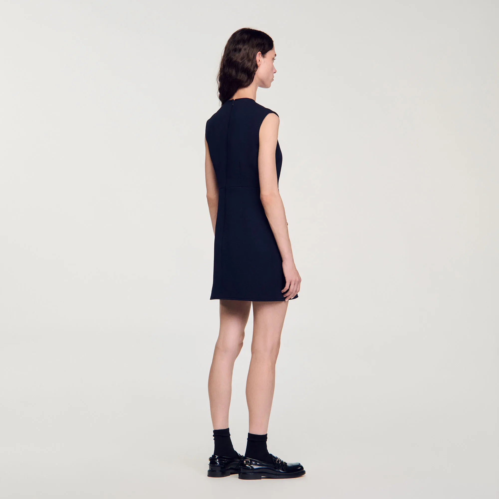 Kurzes Kleid mit Knopfverschluss